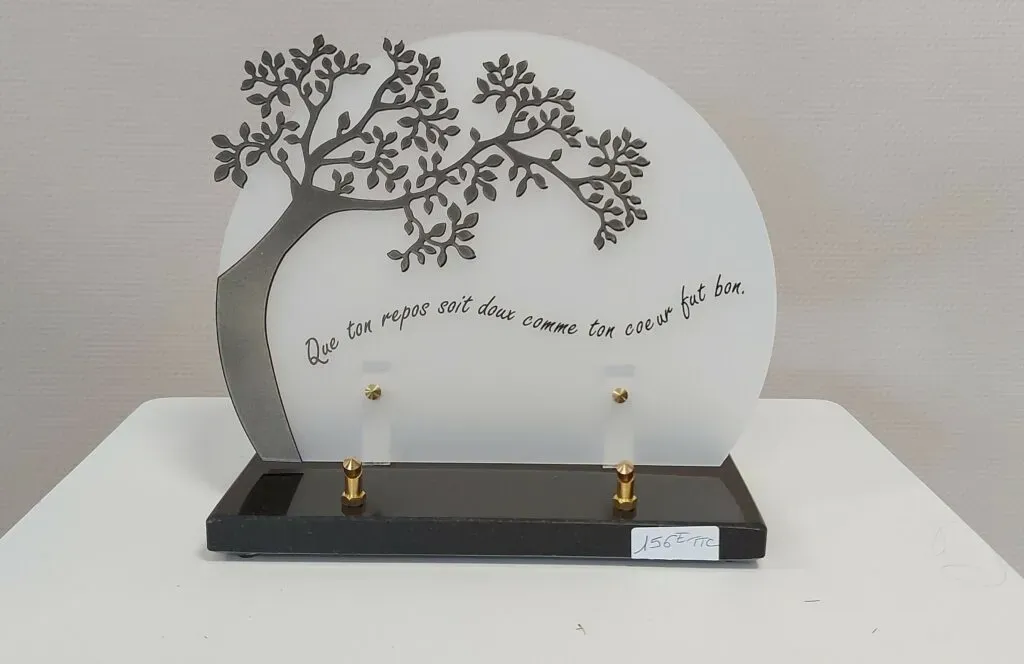 Plaque funéraire Arbre de vie moderne avec citation gravée.